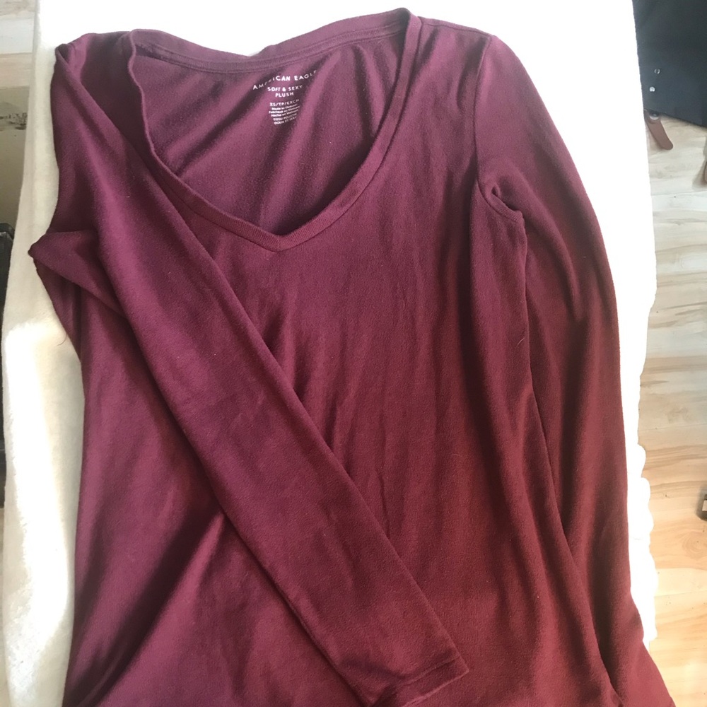 AE super soft maroon top XS